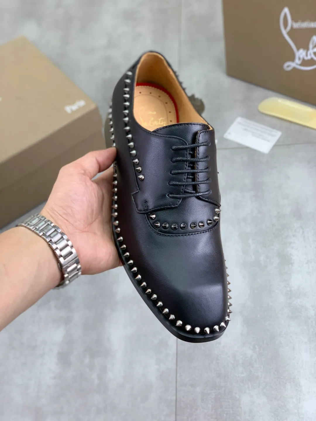 Men's shoes 💰P760 new style 💰high version 🇮🇹 CL red bottom series top purchasing original order series🔍🔍/🇮🇹Italian imported cowhide, imported genuine leather lining💪💪, completely 1⃣️ vs 1⃣️🇮🇹💪💪, ⚠Sole: The original sole provided by the original factory, the exclusive movable molded sole is super comfortable, ⚠Original factory follow-up goods, 🔍🔍high quality, you can come in and out at will, welcome to compare ⚠Size: 38-44 (45 46 can be customized)